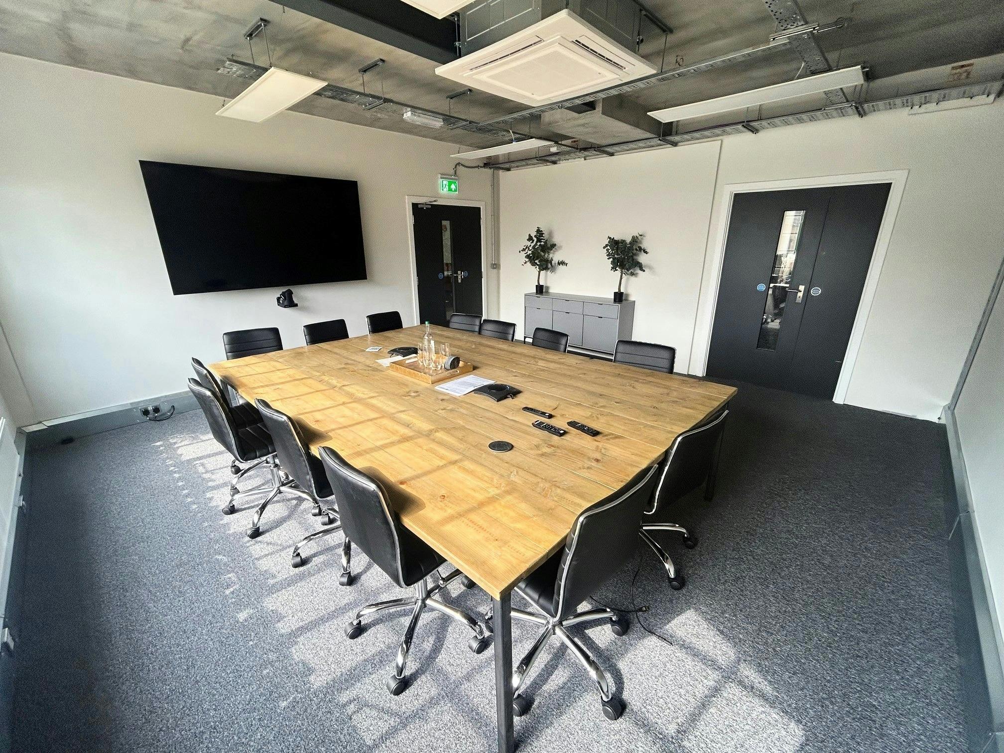 376-378 Chiswick High Road - boardroom.jpg