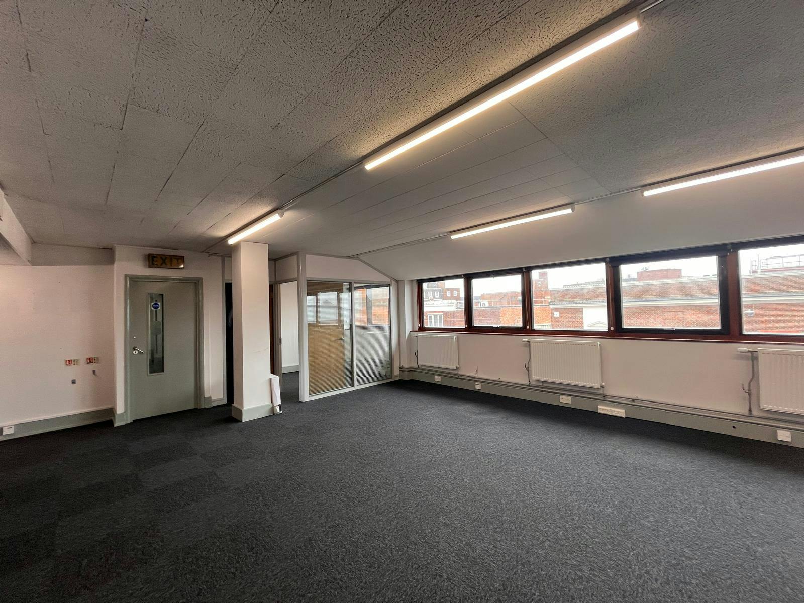 Suite 2A, Tower House, Aylesbury, Offices To Let - WhatsApp Image 20250811 at 140656_dfbc59d8.jpg