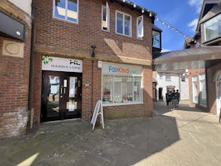 26 Piries Place, Horsham, Retail To Let - IMG_2142.jpg