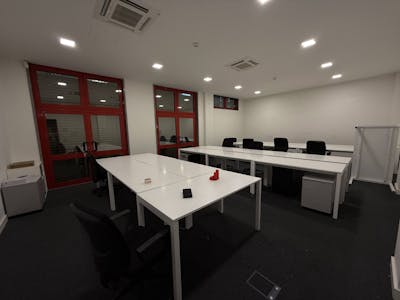 Carnaxide Armazém e Escritórios 4.200 m2, Rua das Quintinhas, 1, Carnaxide, Industrial / Logistics / Warehouse To Let / For Sale - IMG_0864 Large.jpg