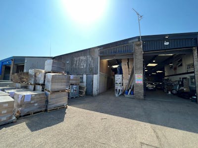 43 Purdeys Way, Rochford, Industrial To Let - pic 1.jpg