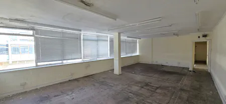 Unit 8 & Unit 9, Lyndean Industrial Estate, London, Industrial To Let - 20260408_163818 - Edited.jpg
