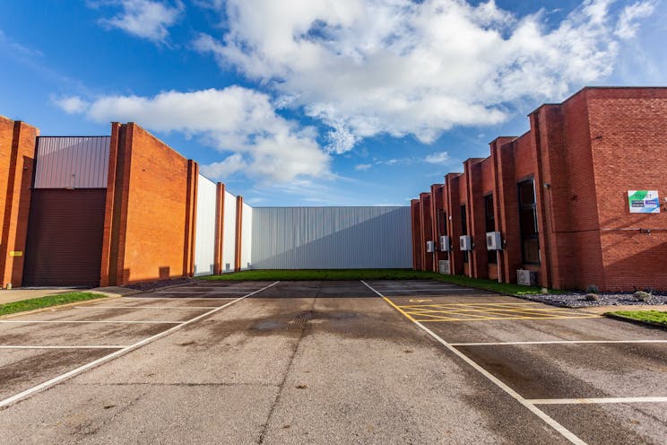 Unit D Kennetside Industrial Estate, Newbury, Industrial / Warehouse To Let - HLP_AO_251113_9106.jpg