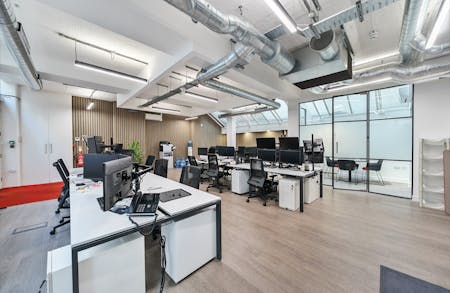 1-6 Newbury Street & 12 Kinghorn Street, London, Office / Showroom For Sale - 20251120_153153000_iOS.jpg