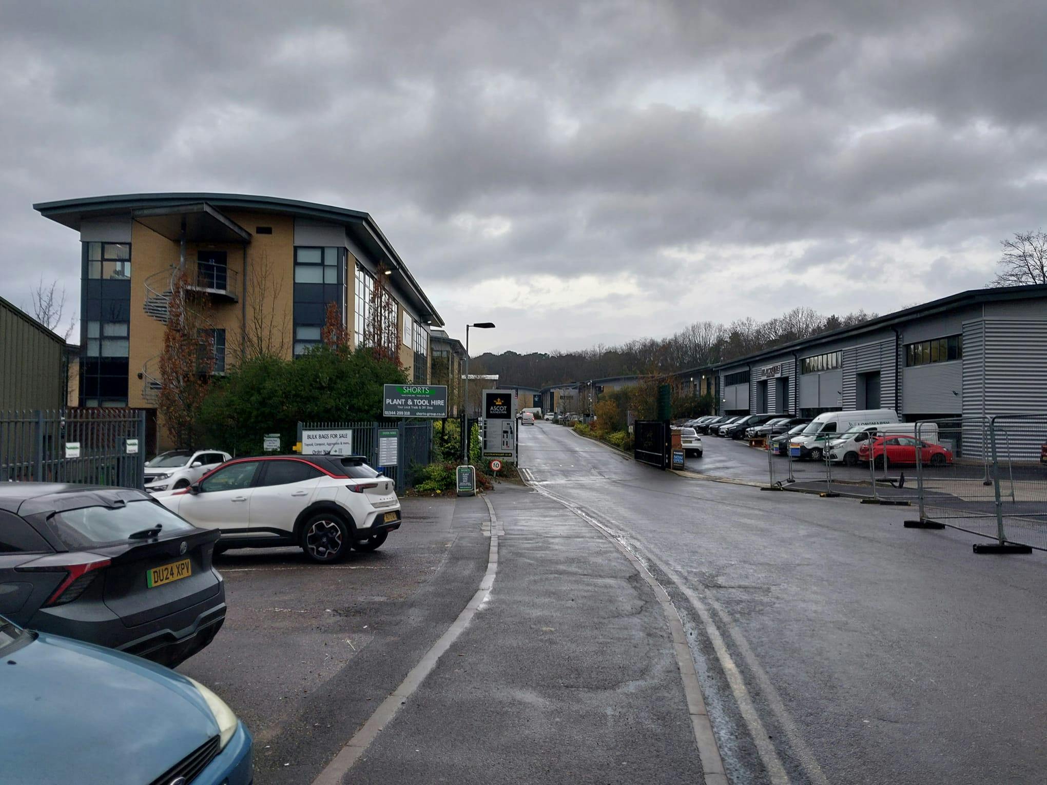 Hurst House, Ascot, Retail To Let - IMG-20251216-WA0001.jpg