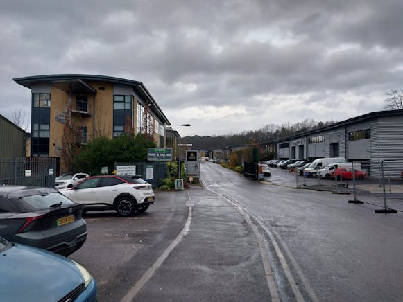 Hurst House, Ascot, Retail To Let - IMG-20251216-WA0001.jpg