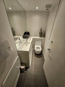 218 Burton Road, Manchester, Leisure / Retail To Let - 20260204_131345.jpg