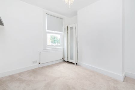 Frobisher Street, London, Semi-detached / Terraced house To Let - Bedroom Two