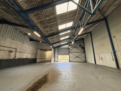 Unit E, Pantglas Industrial Estate, Caerphilly, Industrial To Let - IMG_7322.jpeg