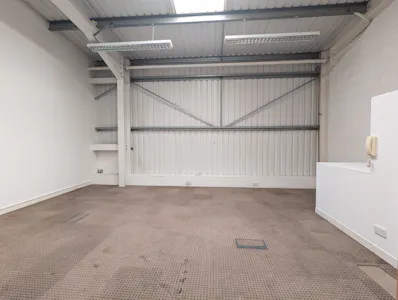 Unit 12, Chesham, Industrial To Let - PXL_20260619_134621080.jpg