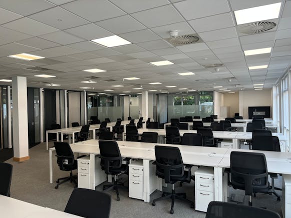 Spaces (Regus), Building 1, Chalfont Park, Gerrards Cross, Offices / Offices To Let - IMG_3959.JPG