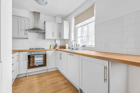 Bunhill Row, London, Maisonette To Let - Kitchen