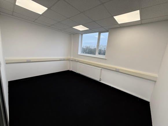 11 Totman Crescent, Rayleigh, Industrial / Office To Let - WhatsApp Image 2026-01-06 at 13.51.14.jpeg