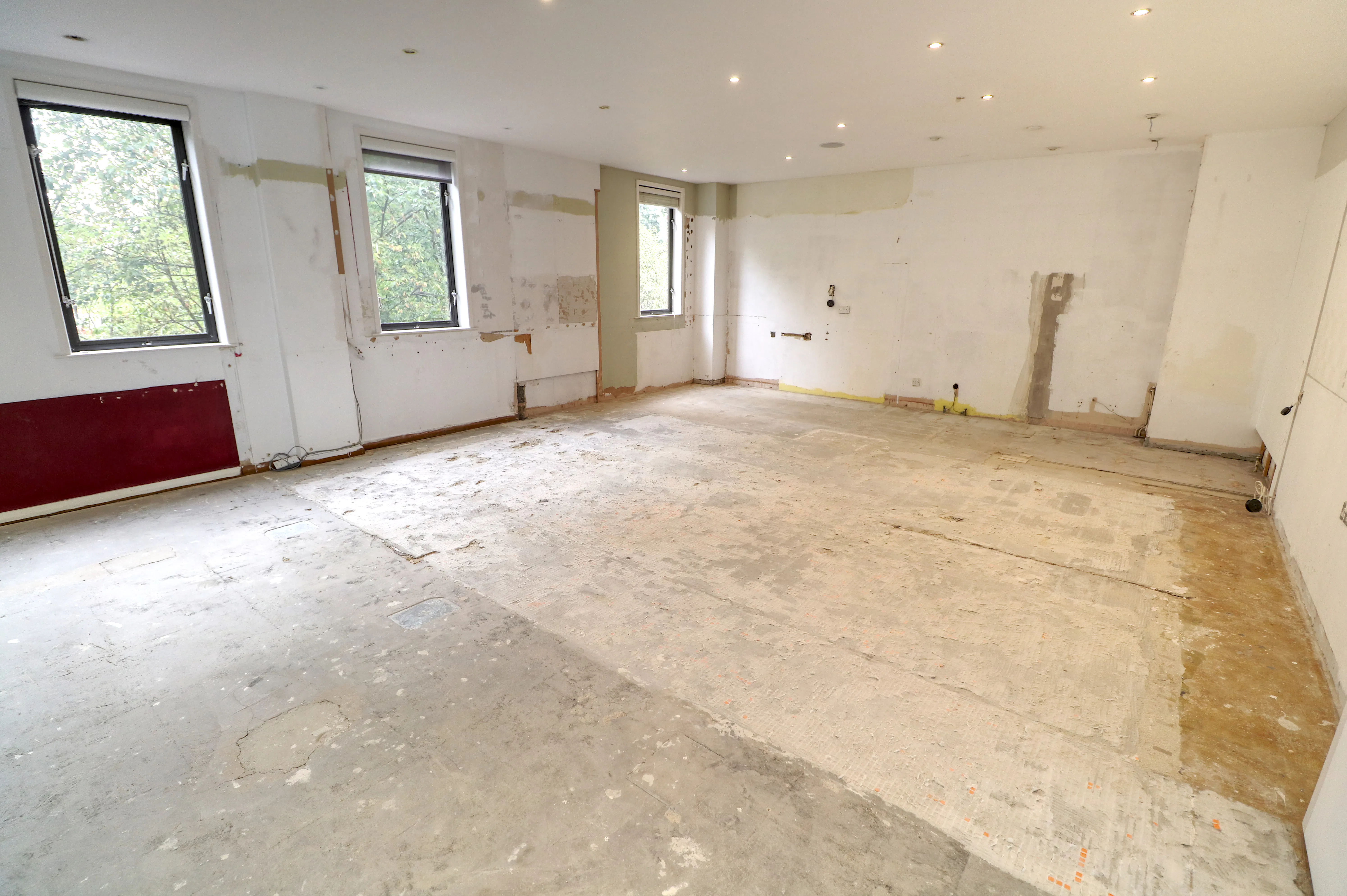 125 South Road, Haywards Heath, Retail To Let - Internal 2.jpg