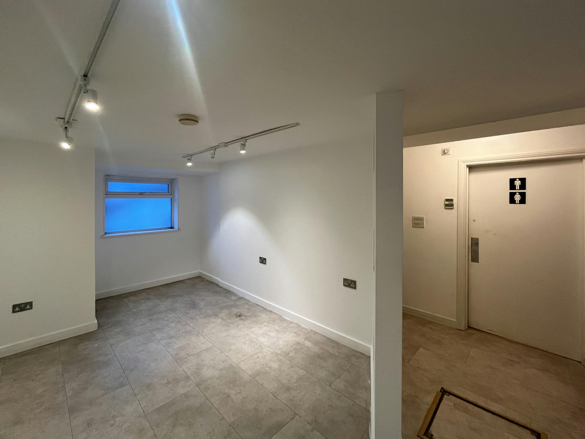 Retail/Shop in Poole - photo 4