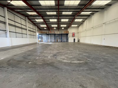 22 The Business Centre, Wokingham, Industrial/Logistics / Industrial / Warehouse To Let - Unit 22 Business Centre  Interior 4.jpg