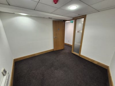 16 Great Underbank, Stockport, Retail To Let - 20251216_140651.jpg