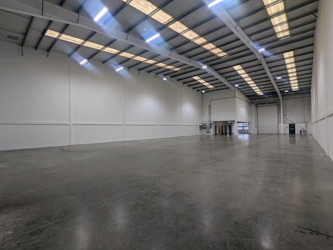 Unit 4 Cobbett Park, Moorfield Road, Guildford, Warehouse & Industrial To Let - PXL_20241118_104756590.jpg