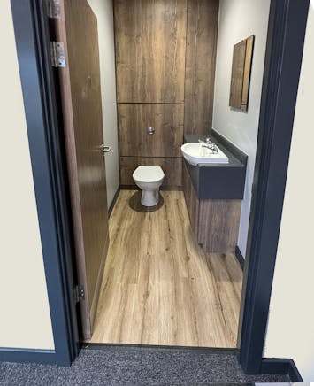 Unit B James Watt Close, Hawksworth Trading Estate, Swindon, Industrial To Let - IMG_6960 copy low.jpg