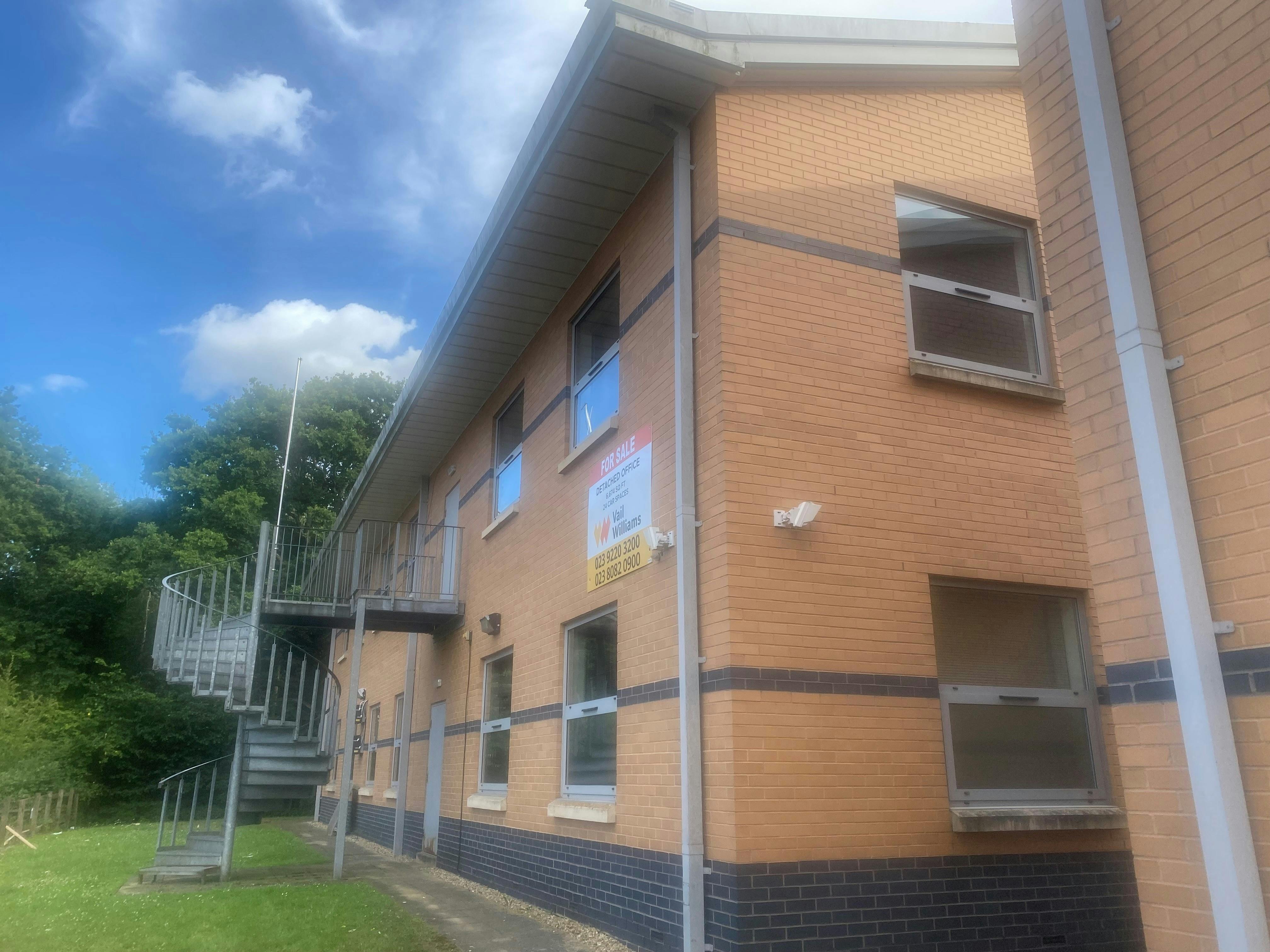 Office in Fareham - photo 2