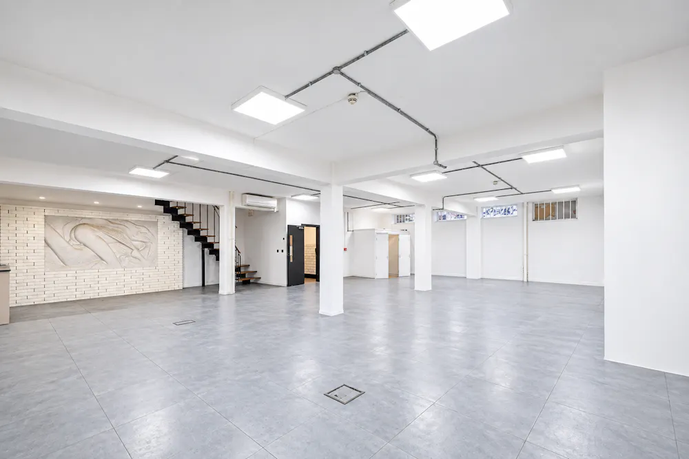 9-13 Osborn Street - Bright Industrial Loft Interior.png