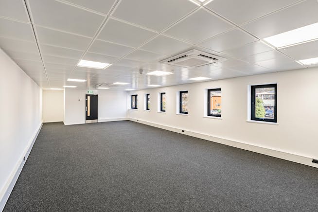 Units 3 & 4 Bracknell Business Centre, Downmill Road, Bracknell, Warehouse & Industrial To Let - DSC07564.jpg