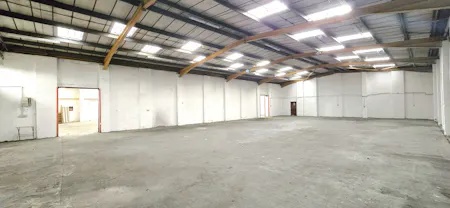 Unit 8 & Unit 9, Lyndean Industrial Estate, London, Industrial To Let - 20260408_162243 - Edited.jpg