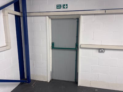 11 The Hawthorn Centre, Harrow, Warehouse To Let - 11 Hawthorn Centre (18).jpg