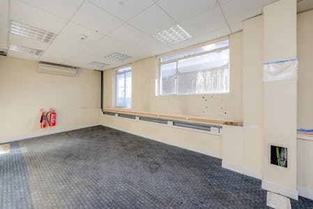 137 Ladbroke Grove, London, Office / High Street Retail To Let - 137 ladbroke grove-4706.jpg