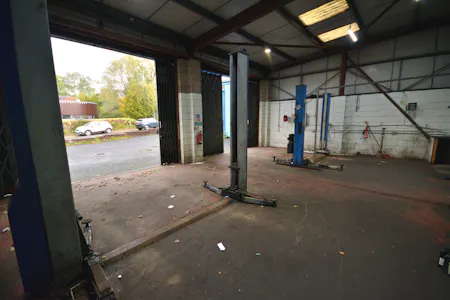 168 Rochdale Old Road, Bury, Workshops To Let - Workshop