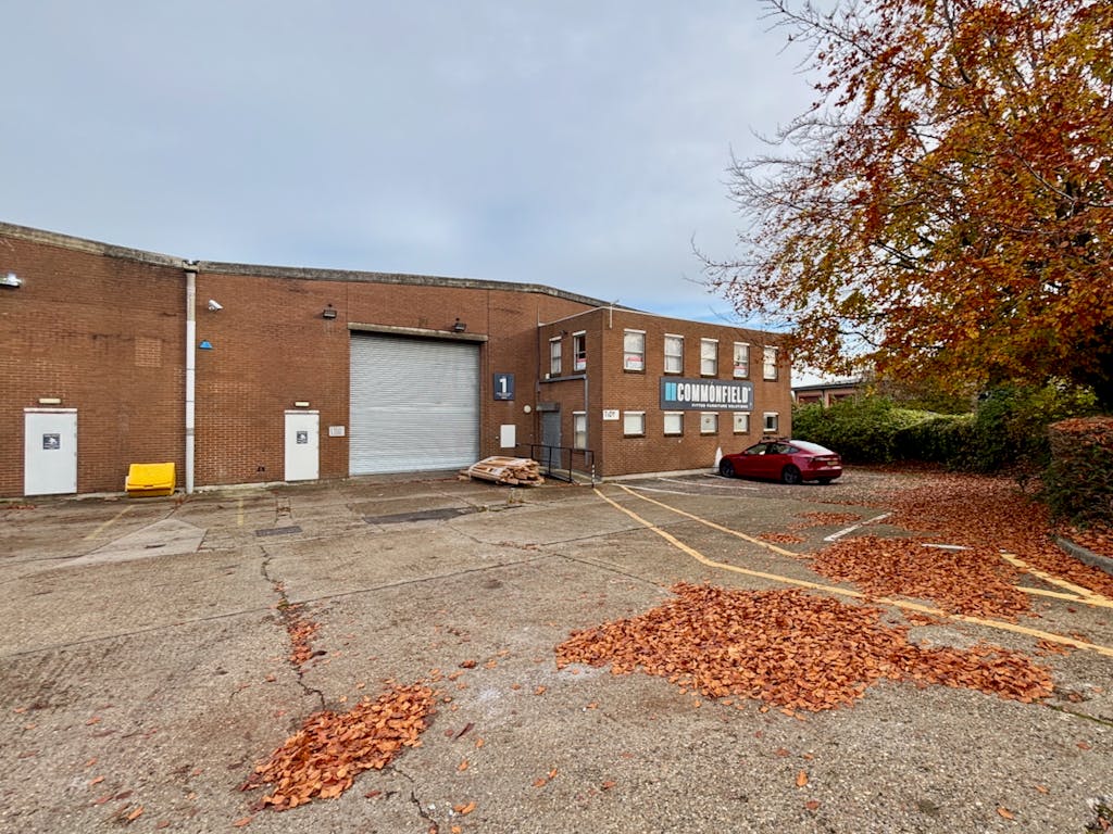 Unit 1 Walter Lawrence Trading Estate, Lawrence Industrial Estate, Dunstable, LU6 1BD