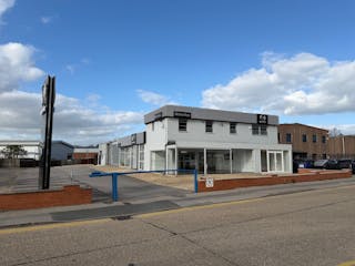 Former Mazda Motorlux, Newbury, Industrial / Warehouse To Let - 1.jpg