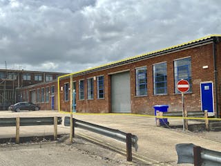 72 Wilbury Way, Hitchin, Industrial To Let - 1.jpg