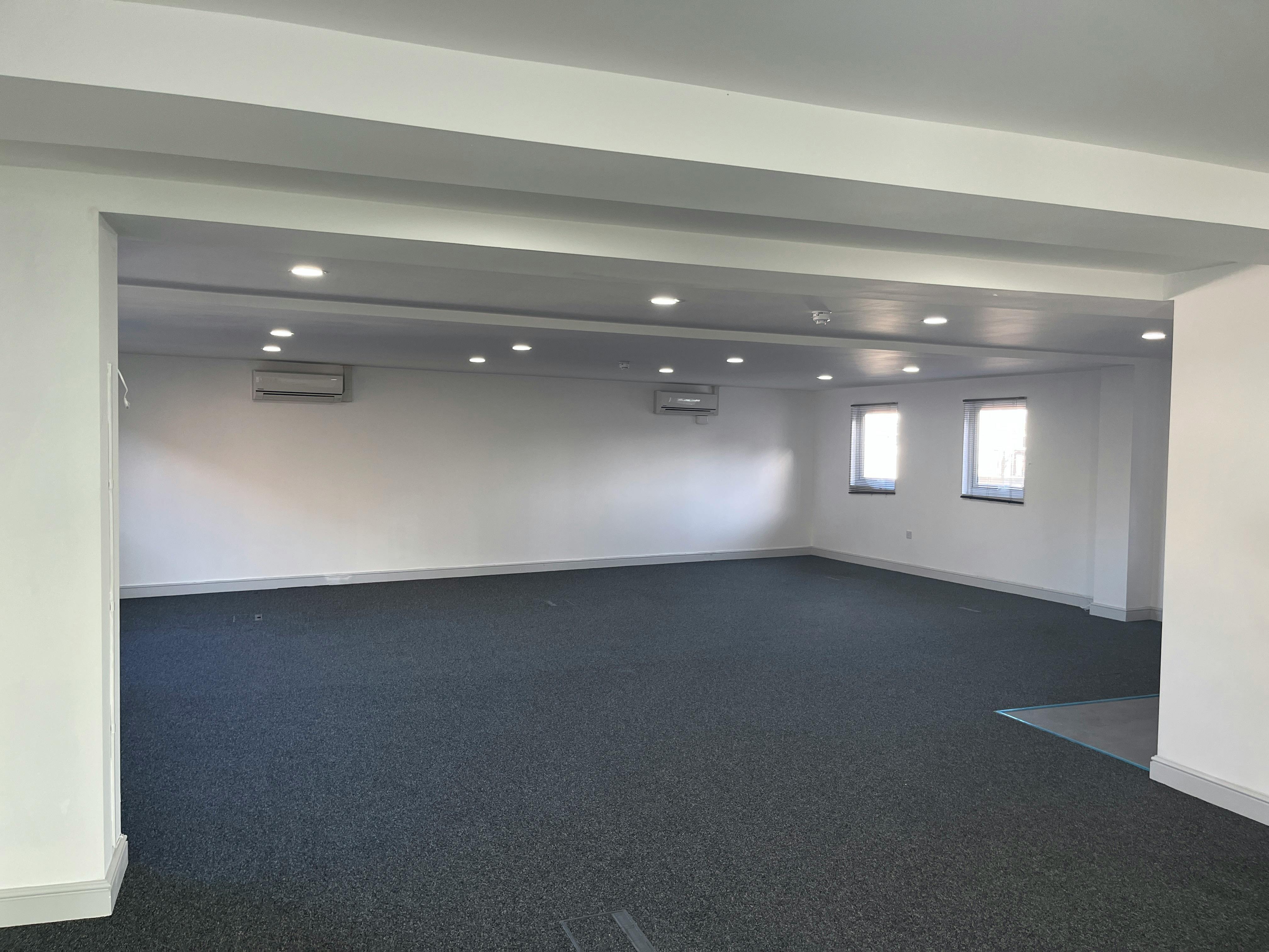 Second Floor Offices, 79-81 High Street, Marlow, Offices To Let - 20251104_133540435_iOS.jpg