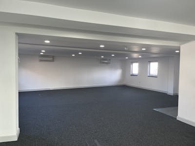 Second Floor Offices, 79-81 High Street, Marlow, E (Commercial / Business / Service) / Office To Let - 20251104_133540435_iOS.jpg