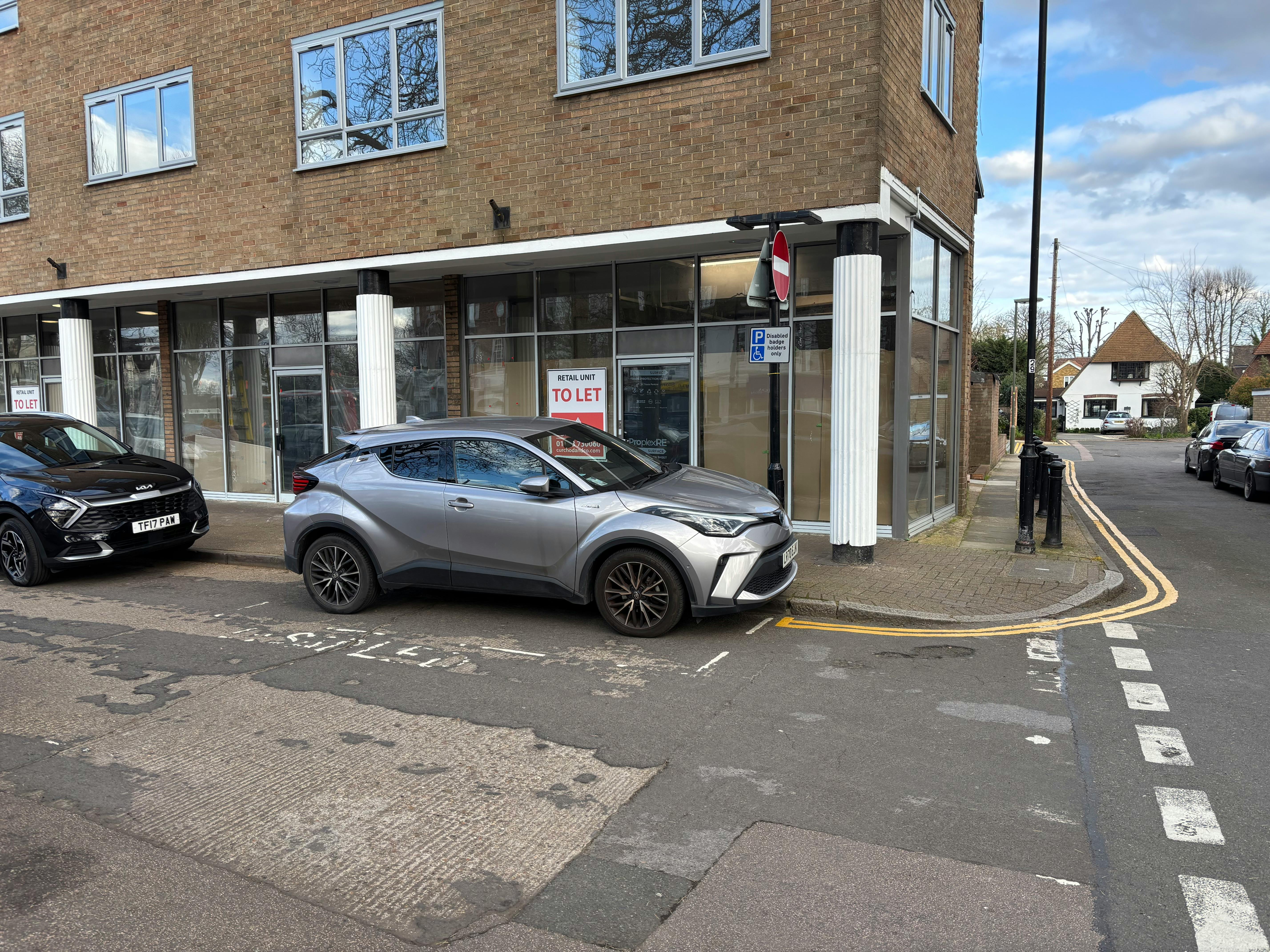 14 High Street, Shepperton, Retail To Let - IMG_4617 14.JPG