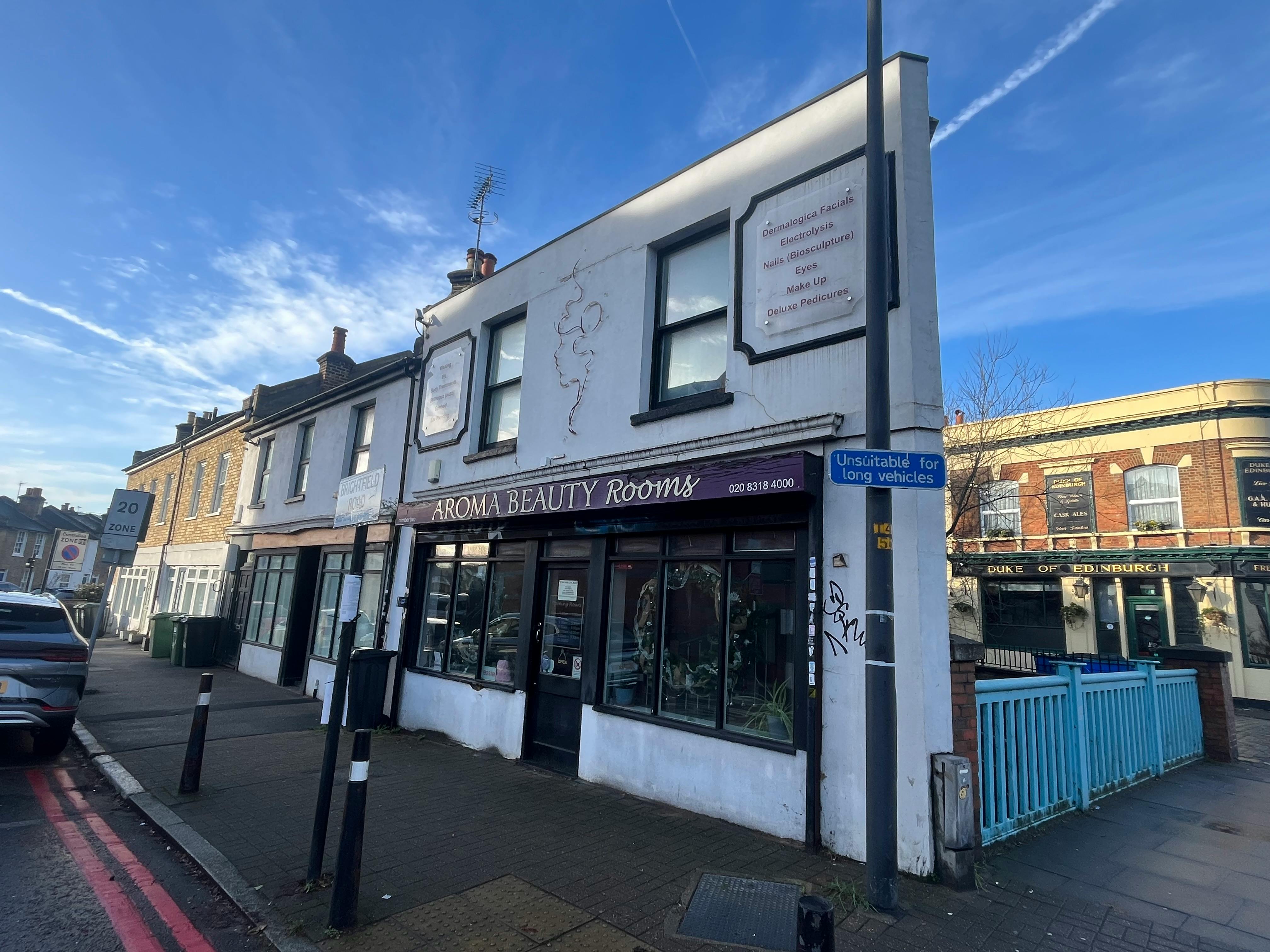 Retail/Shop in Lee - photo 2