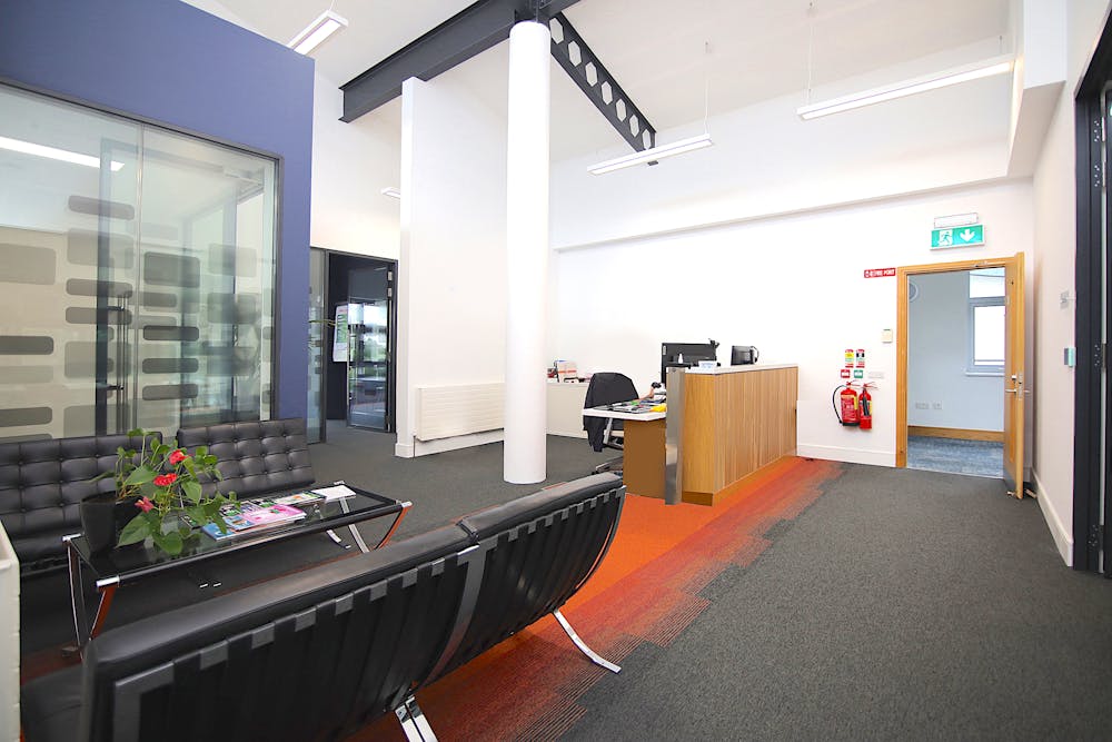 Unit 21, Block 2 Northwood Court - Reception 4.jpg