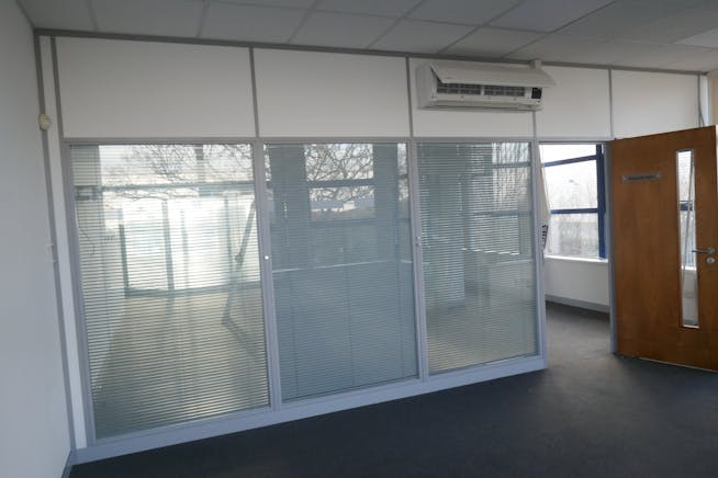 1 Astra Centre, First Floor, Harlow, Offices To Let - P1060502.JPG