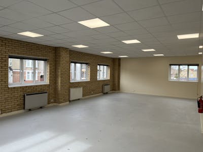 Unit 4, High Wycombe, Industrial / Office To Let - 20250328_091341853_iOS.jpg