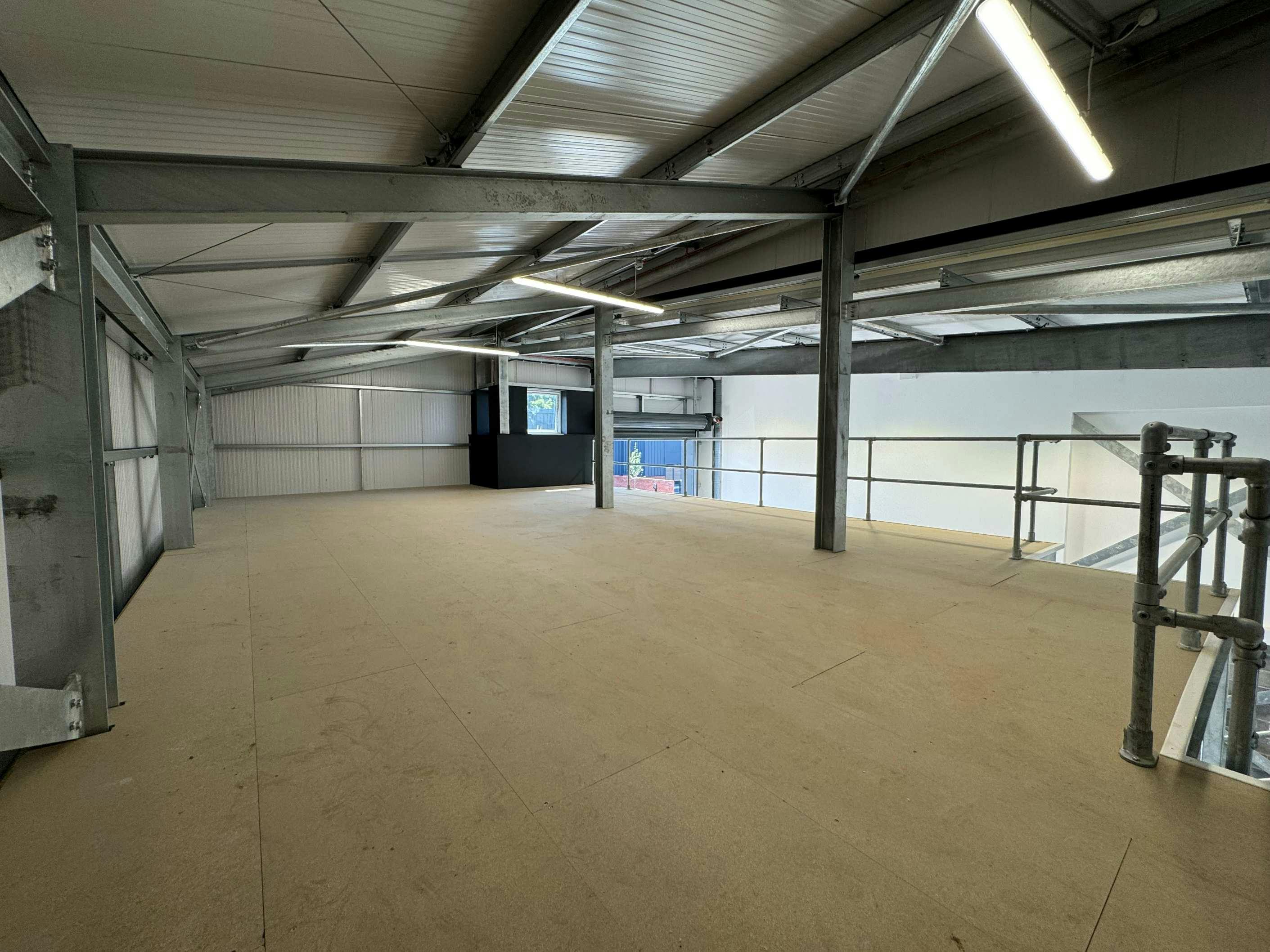 Industrial Unit in Eastleigh - photo 3