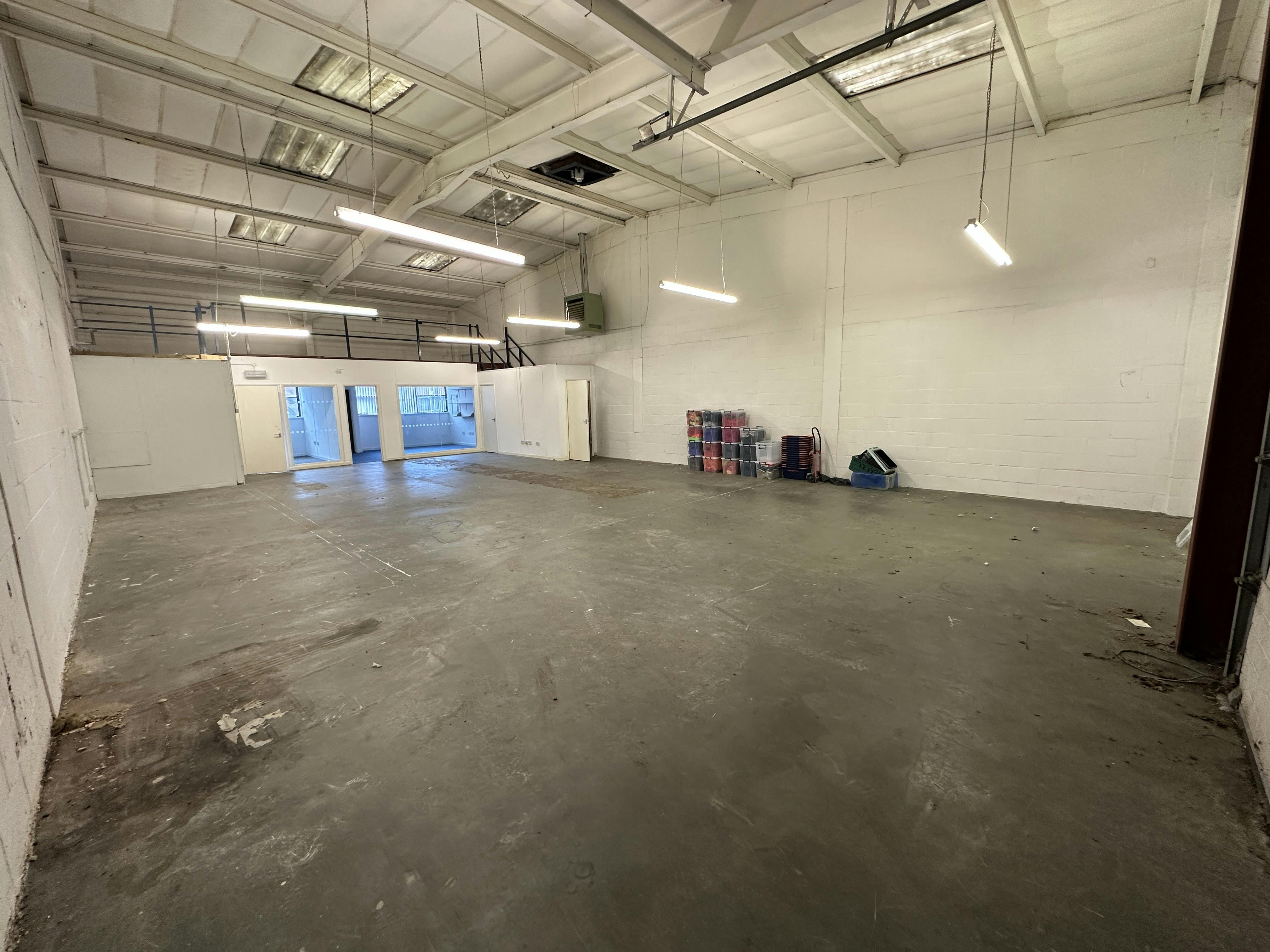 24 Woolmer Trading Estate, Bordon, Industrial / Warehouse To Let - IMG_8107.JPG