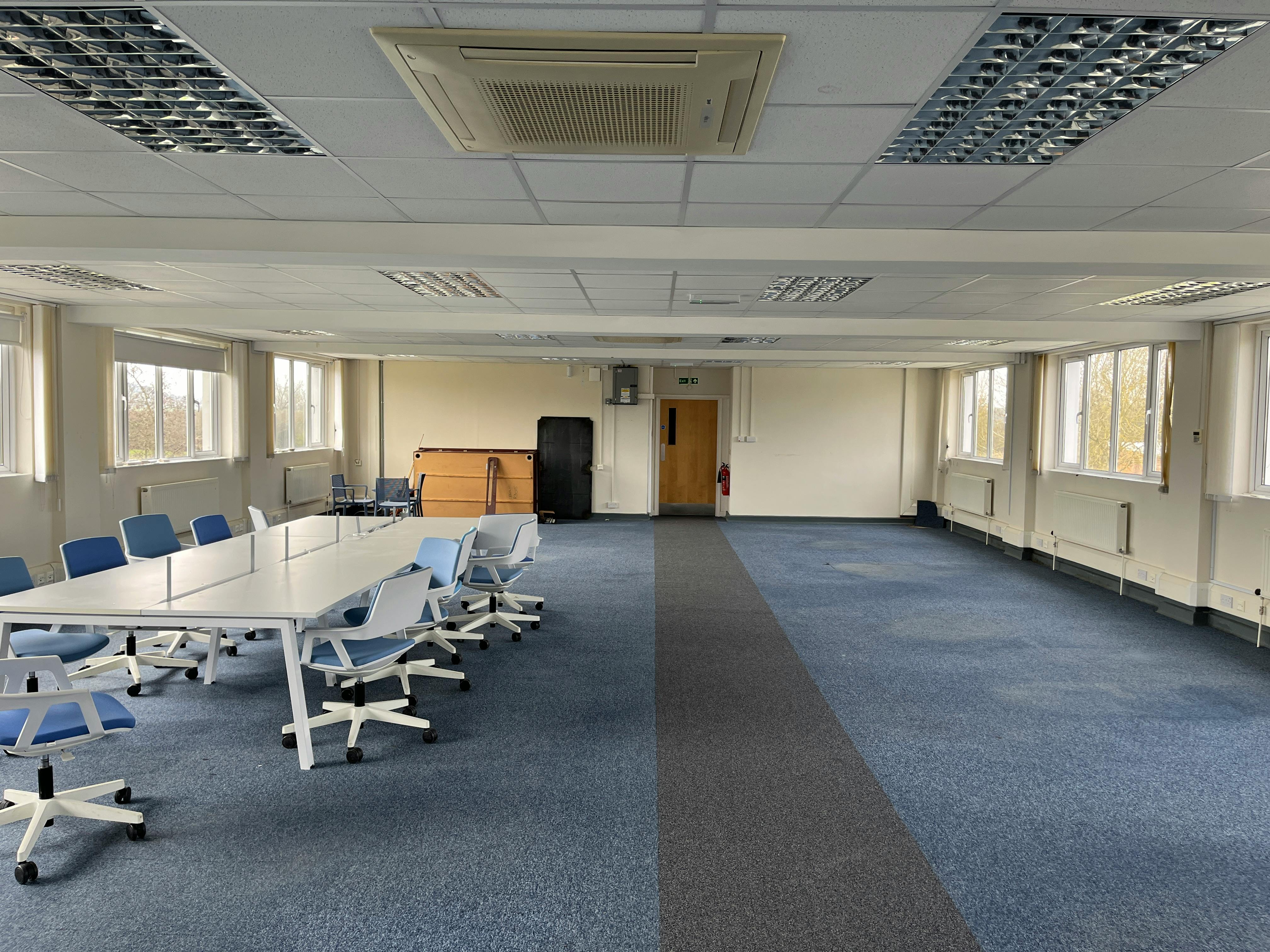 First Floor Offices, Building 330, Aylesbury, Offices / Offices To Let - 20250325_104145128_iOS.jpg