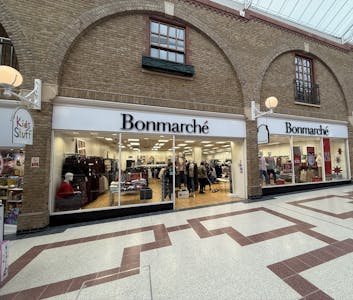 14-15 Market Place, Burgess Hill, Retail To Let - IMG_7926.jpeg