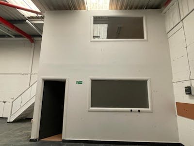 Unit 22 The Hawthorn Centre, Harrow, Warehouse To Let - Unit 22 Hawthorn Centre (7).jpg