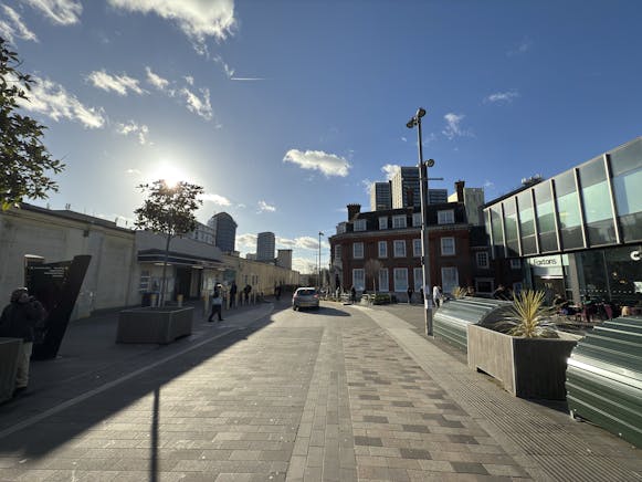 1-2 High Street, Woking, Retail To Let - IMG_1063.JPEG