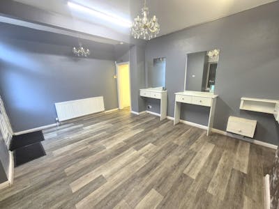 515 Buxton Road, Stockport, Retail To Let - 20250902_141859.jpg