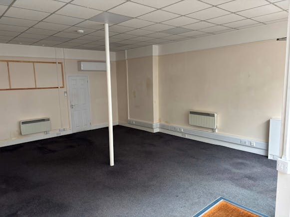 4 London Road, Stroud, Retail To Let - Int 1.jpg