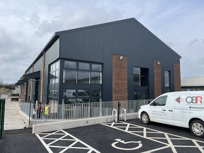 Unit B4 Lincoln Road, High Wycombe, Industrial To Let - 20250221_132140358_iOS.jpg