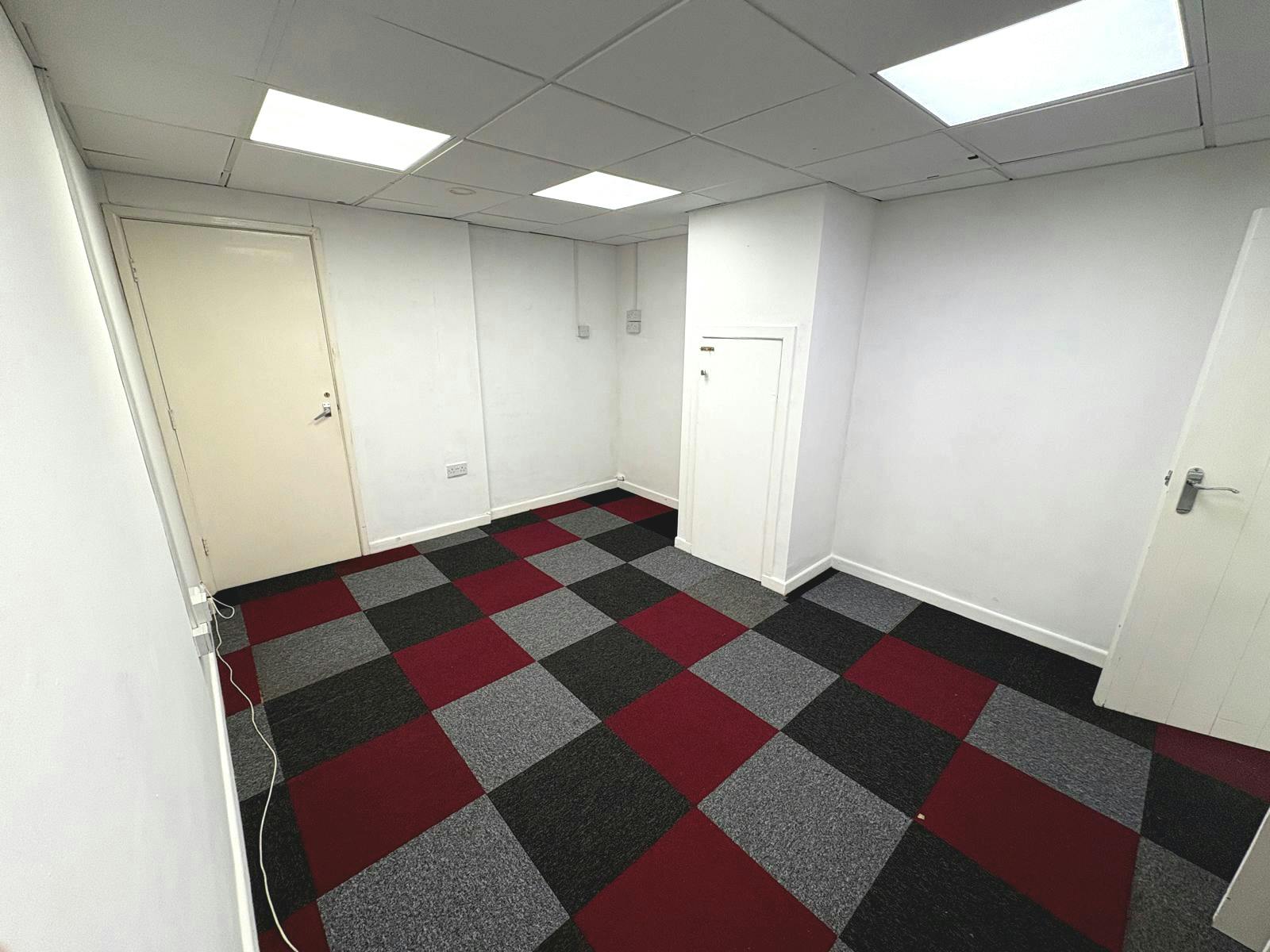 Retail/Shop in Bournemouth - photo 4